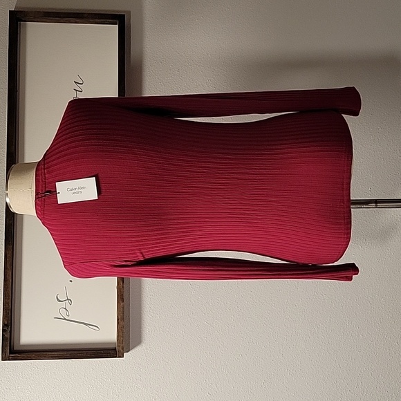 Calvin Klein Jeans ribbed knit, lightweight top, NWT - Picture 3 of 10
